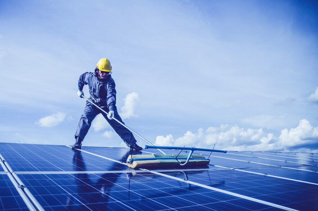 Reinigung von Photovoltaik- oder Solaranlagen von Sapper Service