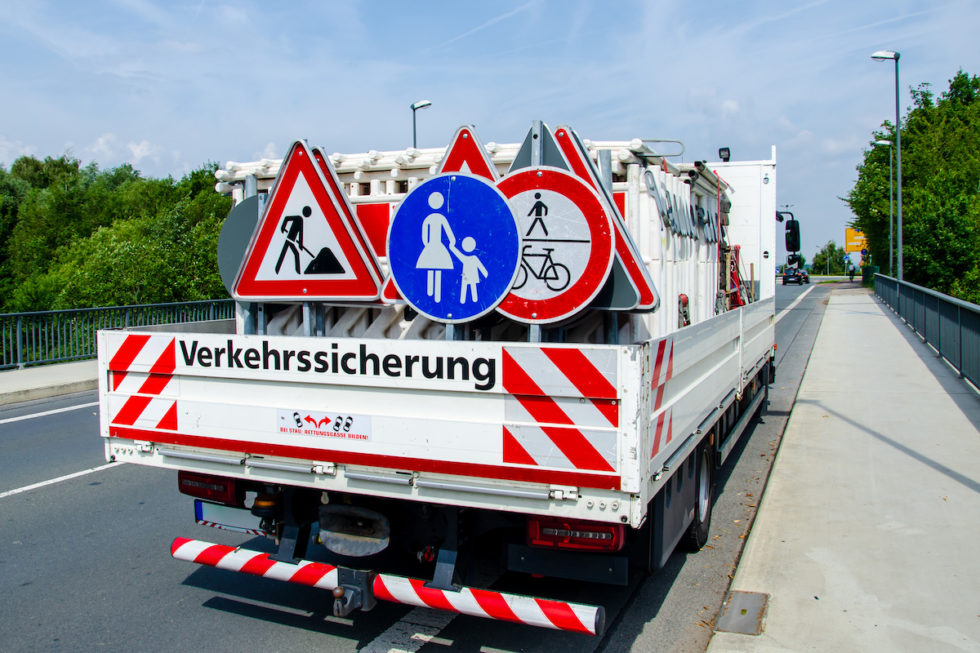 Professionelle Verkehrssicherung in Heidenheim und Aalen. Sicher durch jede Baustelle. Sapper Dienstleistungen